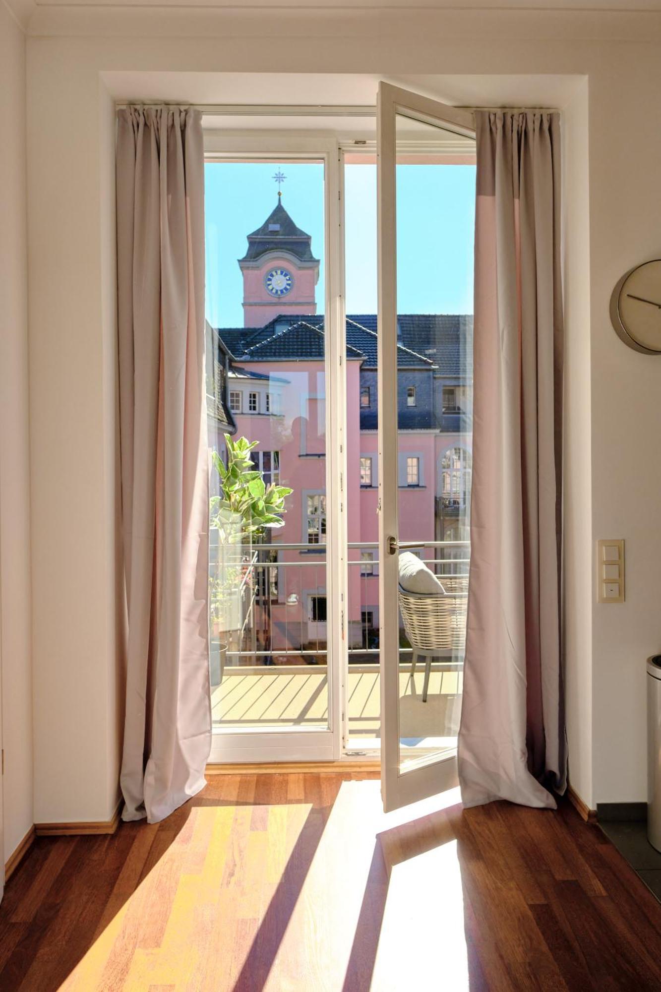 Historisches Deluxe Apartment Im Marianum Нойс Экстерьер фото